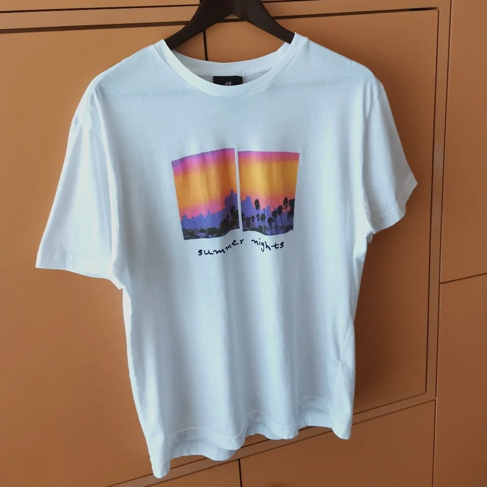 H&M Regular Fit Printed T-shirt - (M) - Picture 2 of 6